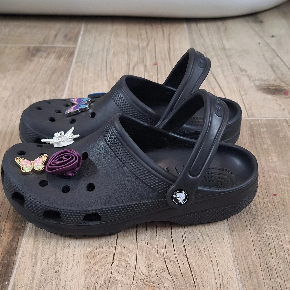 CROCS Kids/ Womens Black Shoes with Butterfly Accents Sz. J6/ M6/ W8